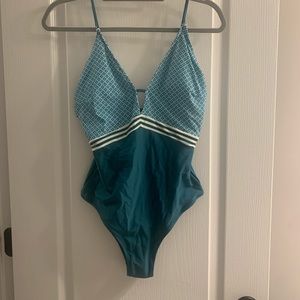 Cupshe NWT One Piece Swim Suit Size Medium